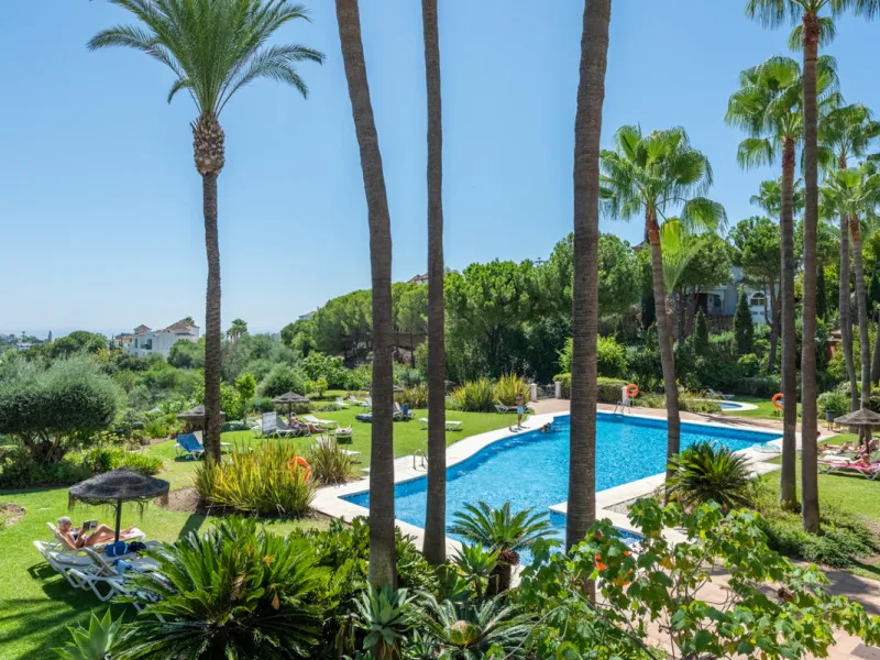 Apartment - Middle Floor Apartment в продаже в Benahavís, Málaga. В доме 3 спален и 2 ванных комнат. Площадь дома 145 м²