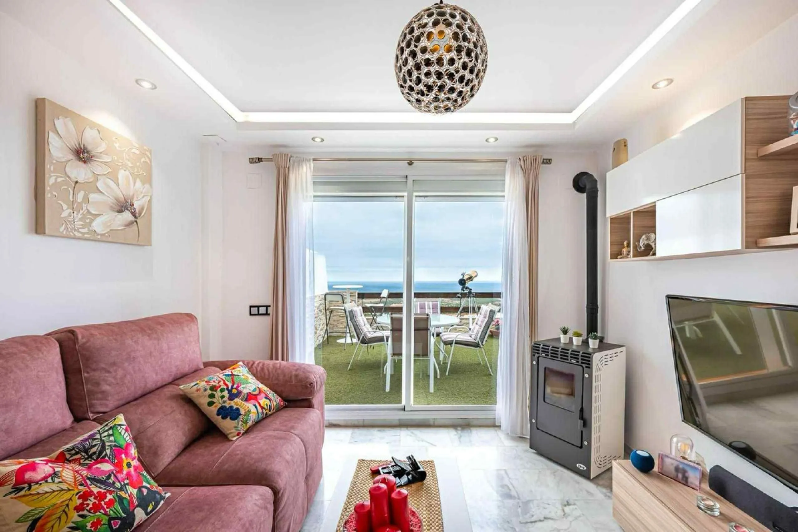Great opportunity in Hacienda de Casares! Beautiful penthouse with panoramic sea views!