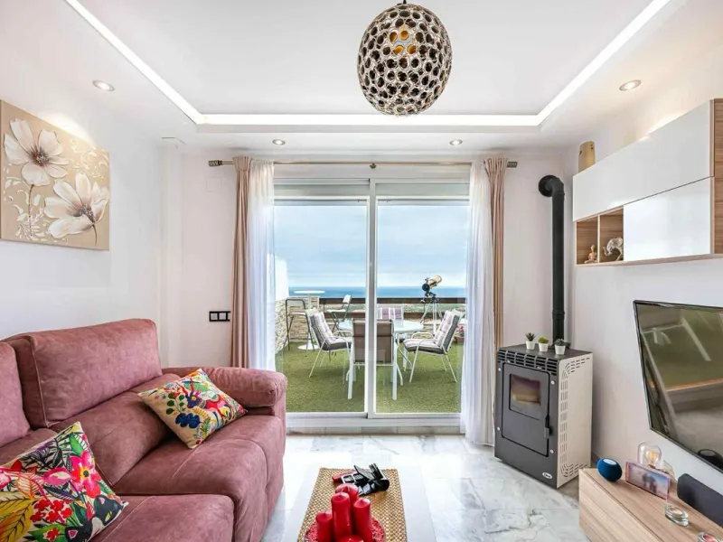 Great opportunity in Hacienda de Casares! Beautiful penthouse with panoramic sea views!