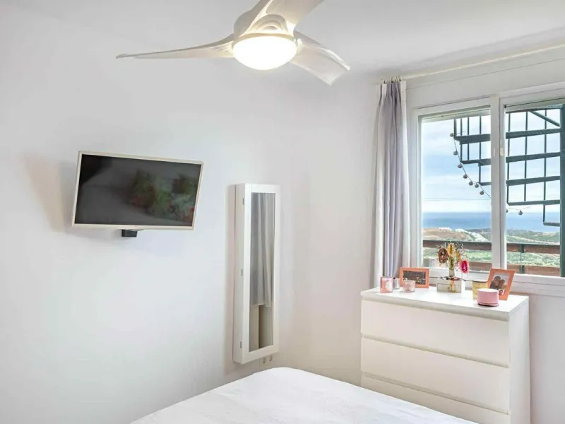 Great opportunity in Hacienda de Casares! Beautiful penthouse with panoramic sea views!