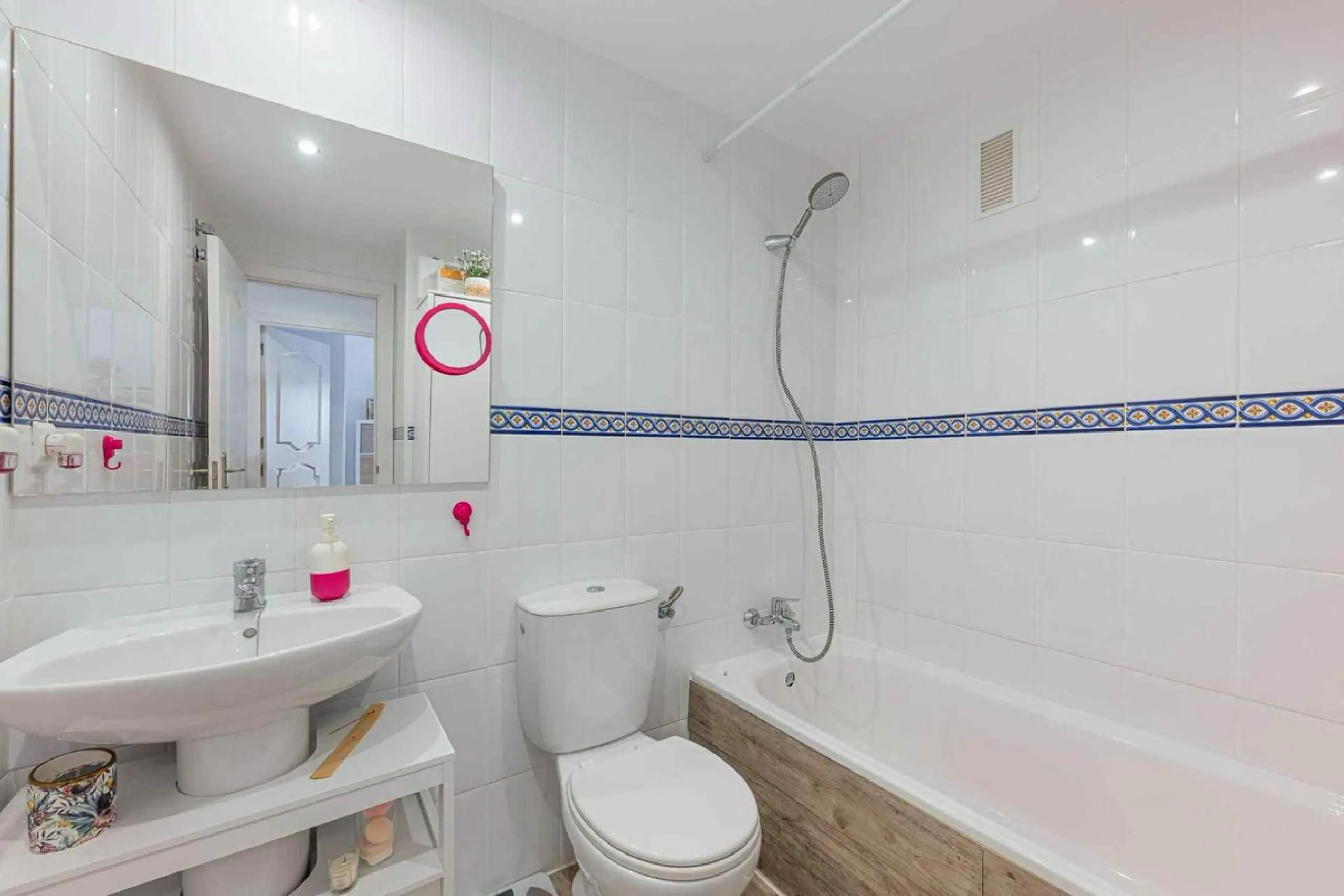 Great opportunity in Hacienda de Casares! Beautiful penthouse with panoramic sea views!