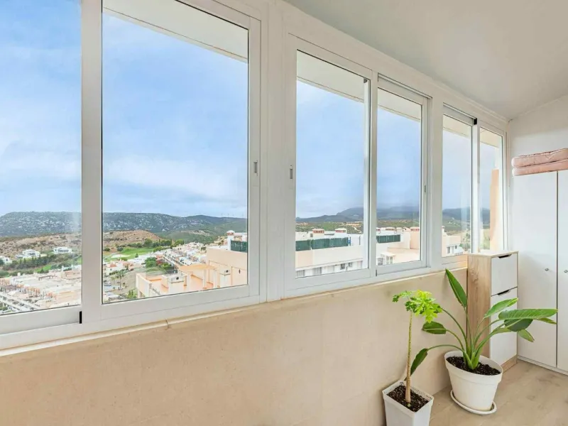 Great opportunity in Hacienda de Casares! Beautiful penthouse with panoramic sea views!