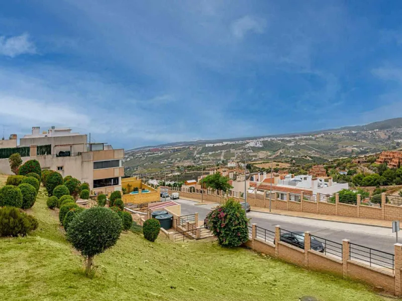 Great opportunity in Hacienda de Casares! Beautiful penthouse with panoramic sea views!
