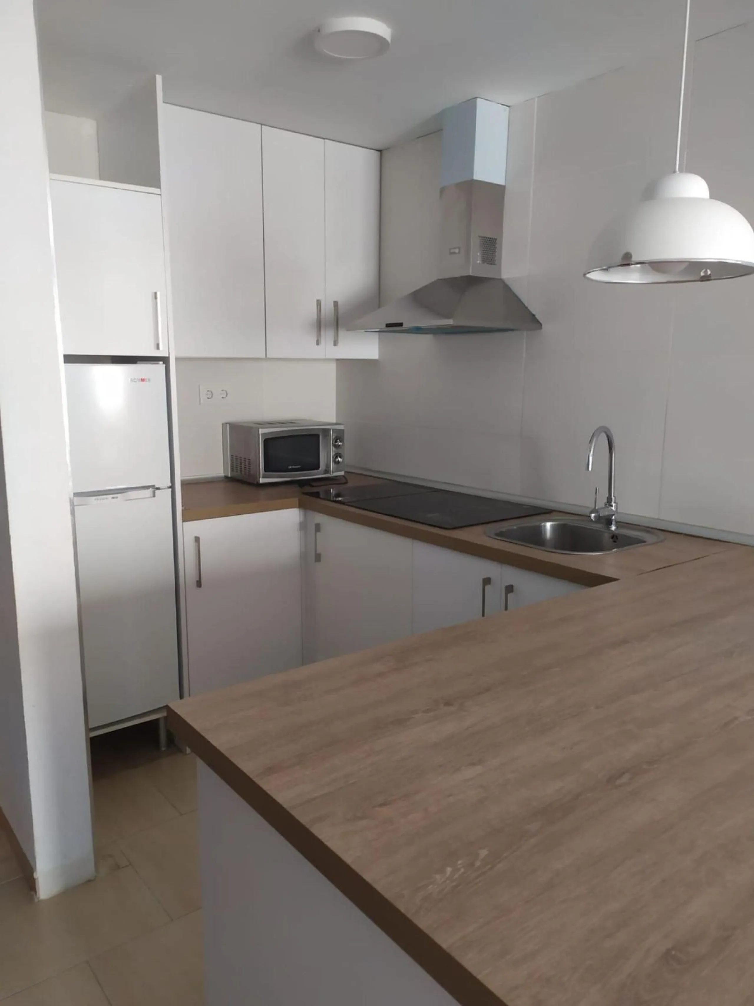 Apartment - Middle Floor Apartment в продаже в Fuengirola, Málaga. В доме 1 спален и 1 ванных комнат. Площадь дома 57 м²