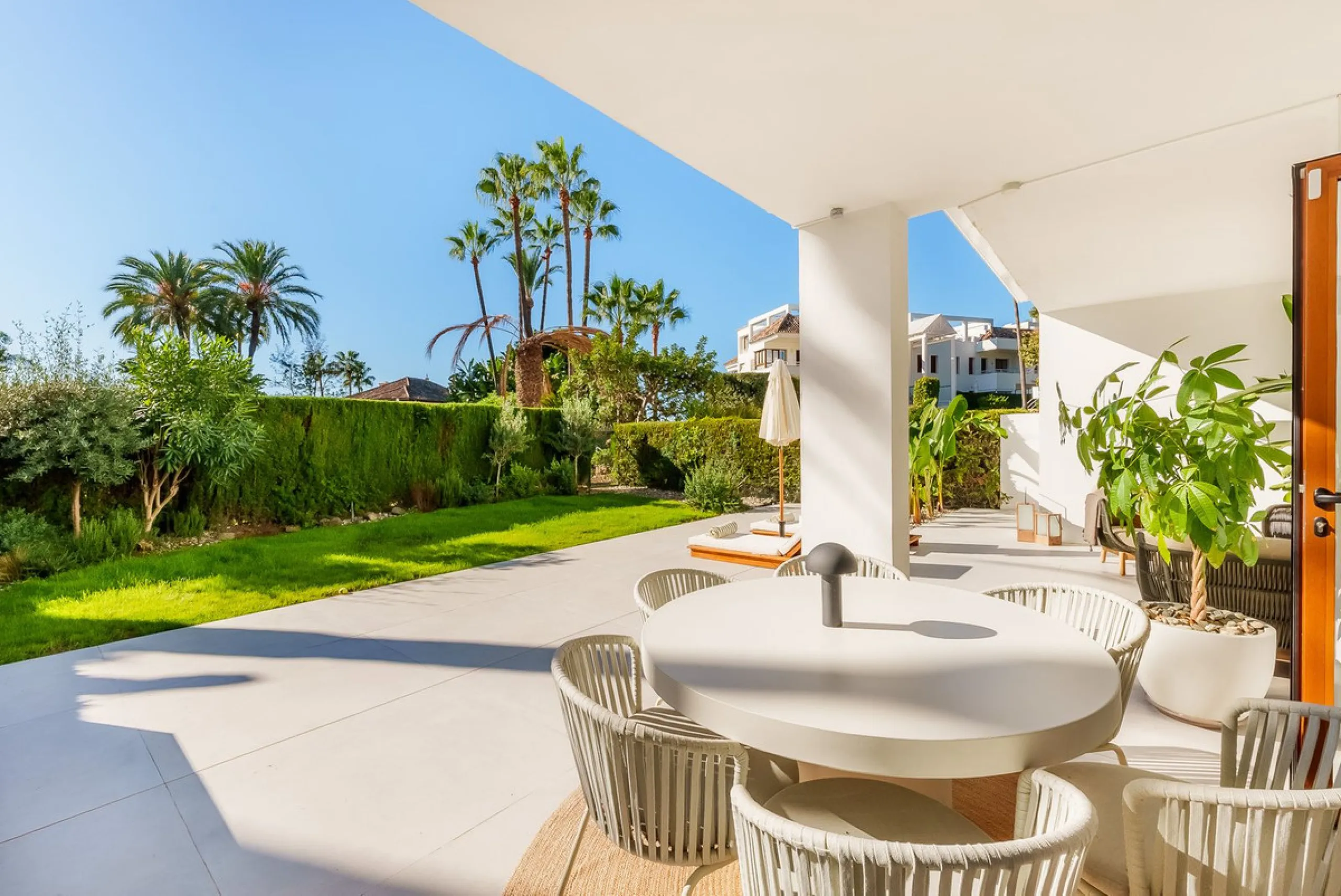 Welcome to this newly renovated duplex ground floor apartment in the heart of Nueva Andalucia, Marbella.