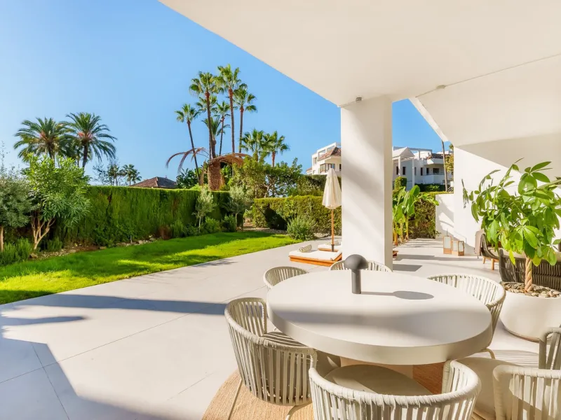 Welcome to this newly renovated duplex ground floor apartment in the heart of Nueva Andalucia, Marbella.