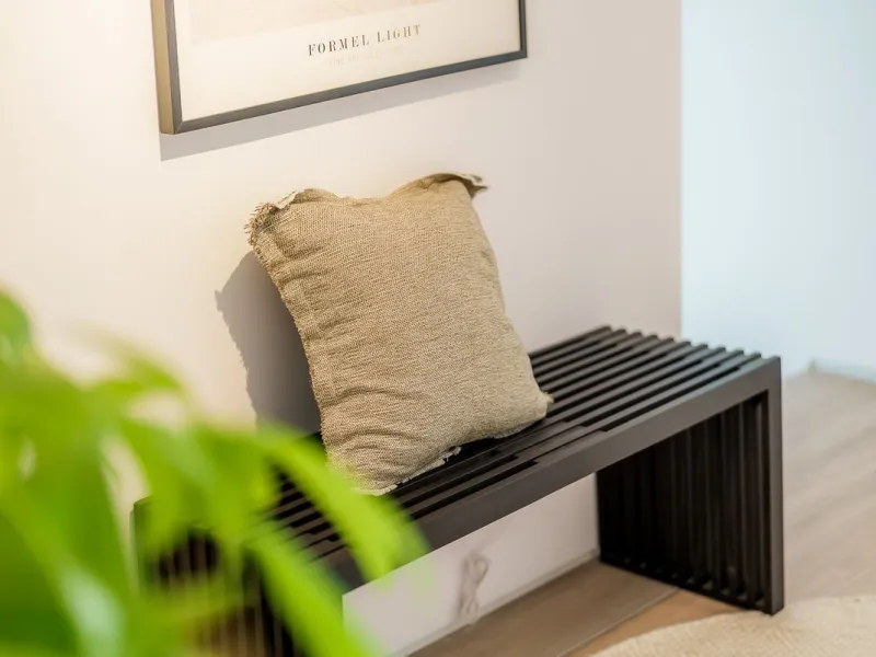 Welcome to this newly renovated duplex ground floor apartment in the heart of Nueva Andalucia, Marbella.