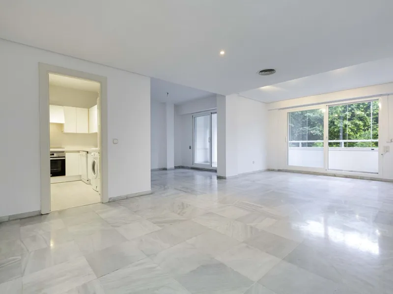 Beautiful duplex for sale in Marbella, Marbella with 3 bedrooms, 3 bathrooms, 1 terrace, 1 garage, 0.00 m2 of living space, 0.00 m2 built, 2nd hand with high-quality finishes, Optional furnished, Kitchen: Fully equipped with appliances. Common areas and s