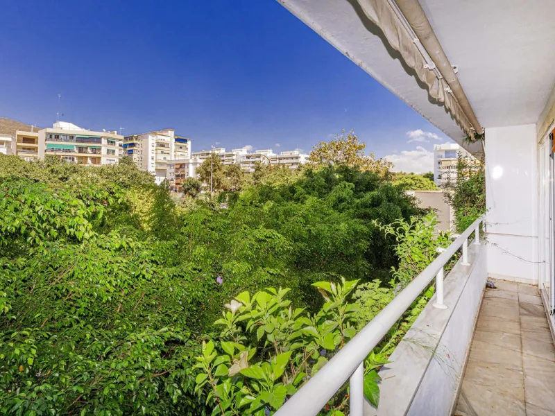 Beautiful duplex for sale in Marbella, Marbella with 3 bedrooms, 3 bathrooms, 1 terrace, 1 garage, 0.00 m2 of living space, 0.00 m2 built, 2nd hand with high-quality finishes, Optional furnished, Kitchen: Fully equipped with appliances. Common areas and s
