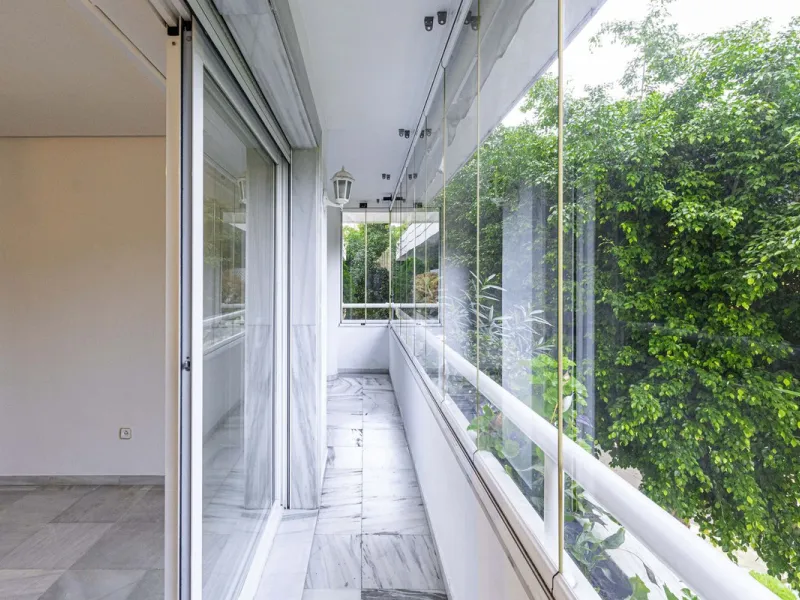 Beautiful duplex for sale in Marbella, Marbella with 3 bedrooms, 3 bathrooms, 1 terrace, 1 garage, 0.00 m2 of living space, 0.00 m2 built, 2nd hand with high-quality finishes, Optional furnished, Kitchen: Fully equipped with appliances. Common areas and s