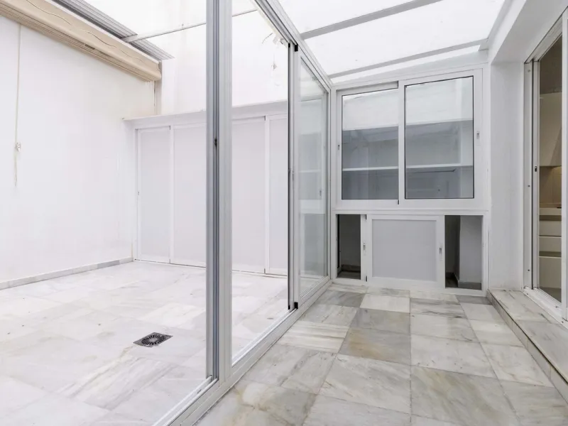 Beautiful duplex for sale in Marbella, Marbella with 3 bedrooms, 3 bathrooms, 1 terrace, 1 garage, 0.00 m2 of living space, 0.00 m2 built, 2nd hand with high-quality finishes, Optional furnished, Kitchen: Fully equipped with appliances. Common areas and s