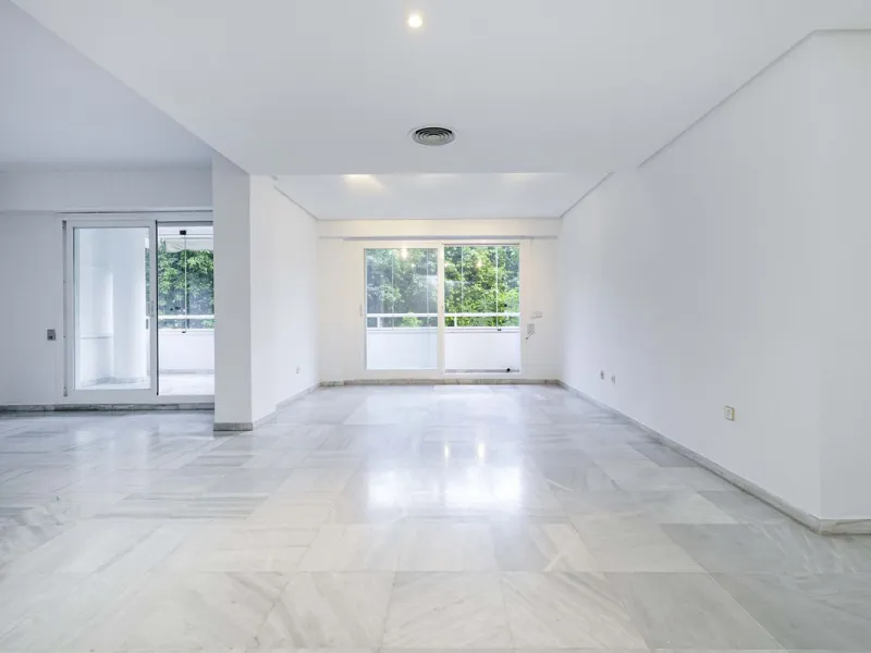 Beautiful duplex for sale in Marbella, Marbella with 3 bedrooms, 3 bathrooms, 1 terrace, 1 garage, 0.00 m2 of living space, 0.00 m2 built, 2nd hand with high-quality finishes, Optional furnished, Kitchen: Fully equipped with appliances. Common areas and s