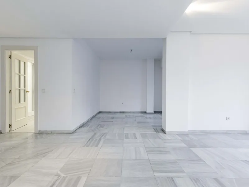 Beautiful duplex for sale in Marbella, Marbella with 3 bedrooms, 3 bathrooms, 1 terrace, 1 garage, 0.00 m2 of living space, 0.00 m2 built, 2nd hand with high-quality finishes, Optional furnished, Kitchen: Fully equipped with appliances. Common areas and s