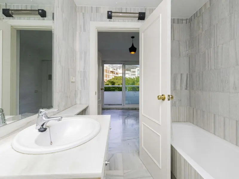 Beautiful duplex for sale in Marbella, Marbella with 3 bedrooms, 3 bathrooms, 1 terrace, 1 garage, 0.00 m2 of living space, 0.00 m2 built, 2nd hand with high-quality finishes, Optional furnished, Kitchen: Fully equipped with appliances. Common areas and s