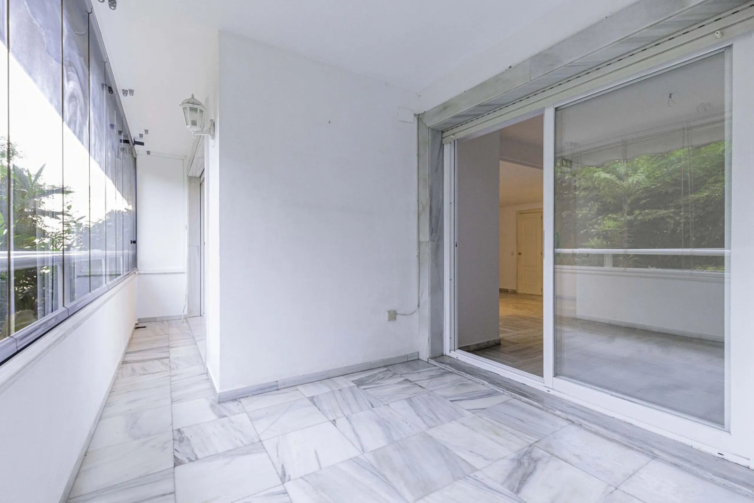 Beautiful duplex for sale in Marbella, Marbella with 3 bedrooms, 3 bathrooms, 1 terrace, 1 garage, 0.00 m2 of living space, 0.00 m2 built, 2nd hand with high-quality finishes, Optional furnished, Kitchen: Fully equipped with appliances. Common areas and s