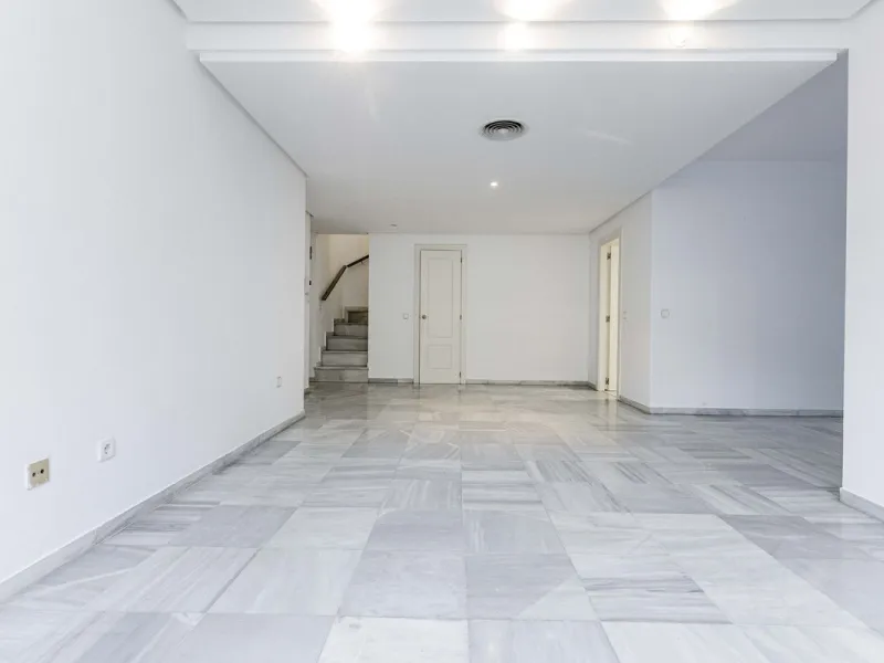 Beautiful duplex for sale in Marbella, Marbella with 3 bedrooms, 3 bathrooms, 1 terrace, 1 garage, 0.00 m2 of living space, 0.00 m2 built, 2nd hand with high-quality finishes, Optional furnished, Kitchen: Fully equipped with appliances. Common areas and s