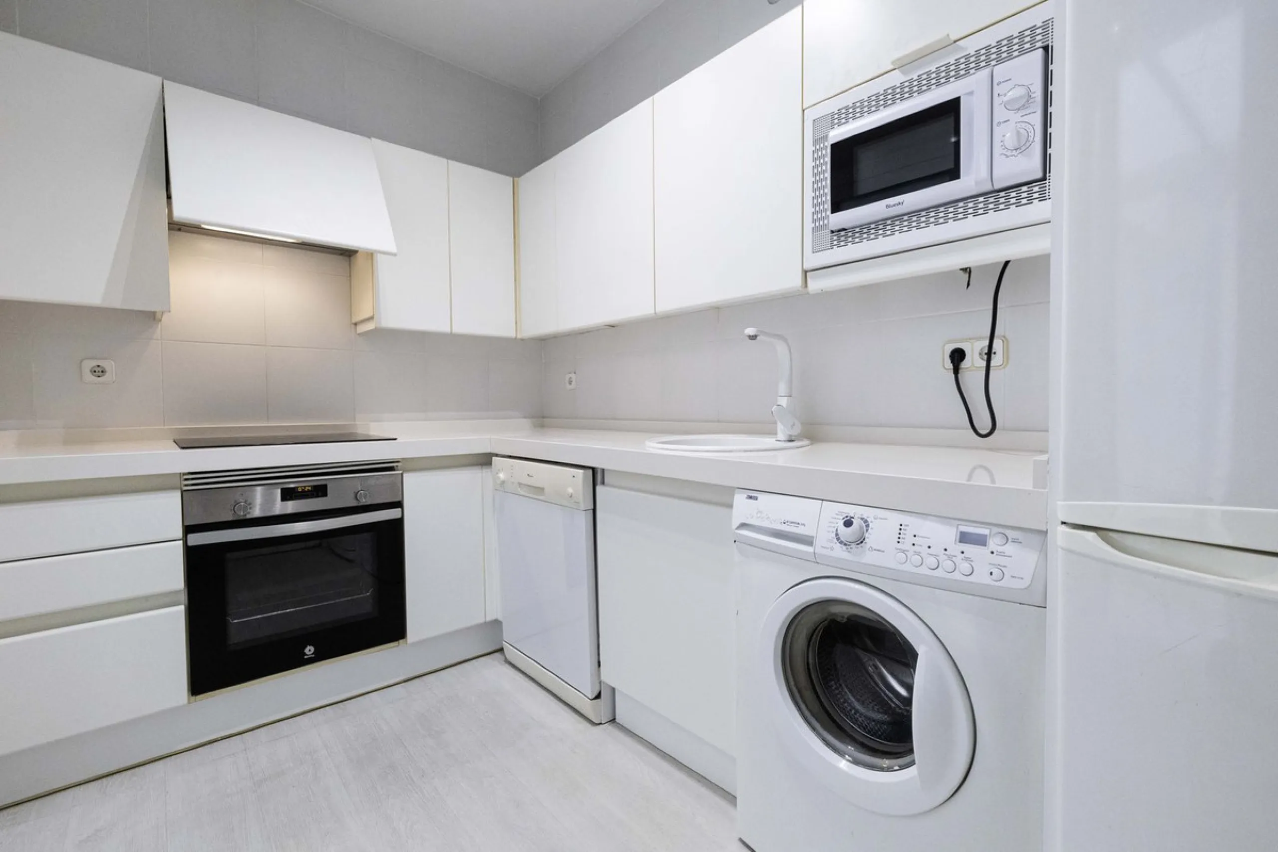 Beautiful duplex for sale in Marbella, Marbella with 3 bedrooms, 3 bathrooms, 1 terrace, 1 garage, 0.00 m2 of living space, 0.00 m2 built, 2nd hand with high-quality finishes, Optional furnished, Kitchen: Fully equipped with appliances. Common areas and s