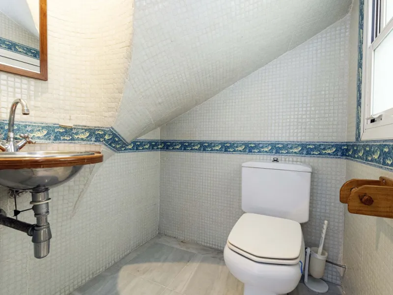Beautiful duplex for sale in Marbella, Marbella with 3 bedrooms, 3 bathrooms, 1 terrace, 1 garage, 0.00 m2 of living space, 0.00 m2 built, 2nd hand with high-quality finishes, Optional furnished, Kitchen: Fully equipped with appliances. Common areas and s