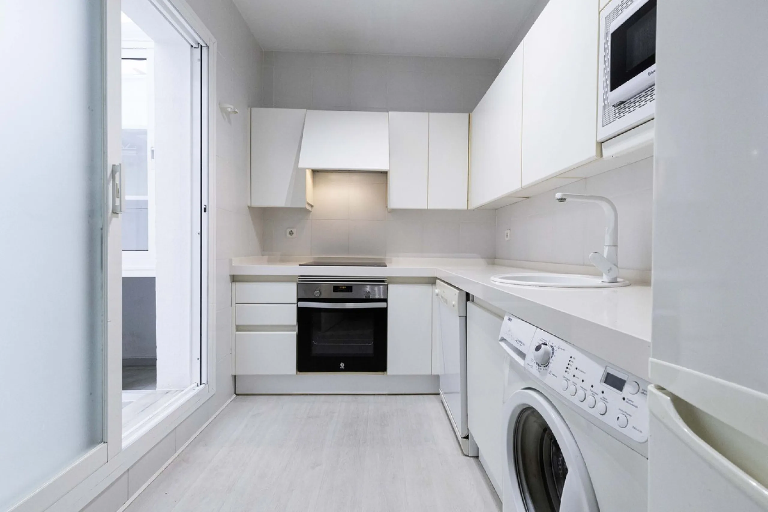 Beautiful duplex for sale in Marbella, Marbella with 3 bedrooms, 3 bathrooms, 1 terrace, 1 garage, 0.00 m2 of living space, 0.00 m2 built, 2nd hand with high-quality finishes, Optional furnished, Kitchen: Fully equipped with appliances. Common areas and s