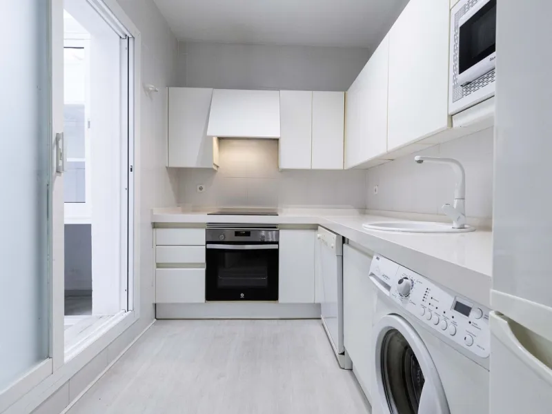 Beautiful duplex for sale in Marbella, Marbella with 3 bedrooms, 3 bathrooms, 1 terrace, 1 garage, 0.00 m2 of living space, 0.00 m2 built, 2nd hand with high-quality finishes, Optional furnished, Kitchen: Fully equipped with appliances. Common areas and s
