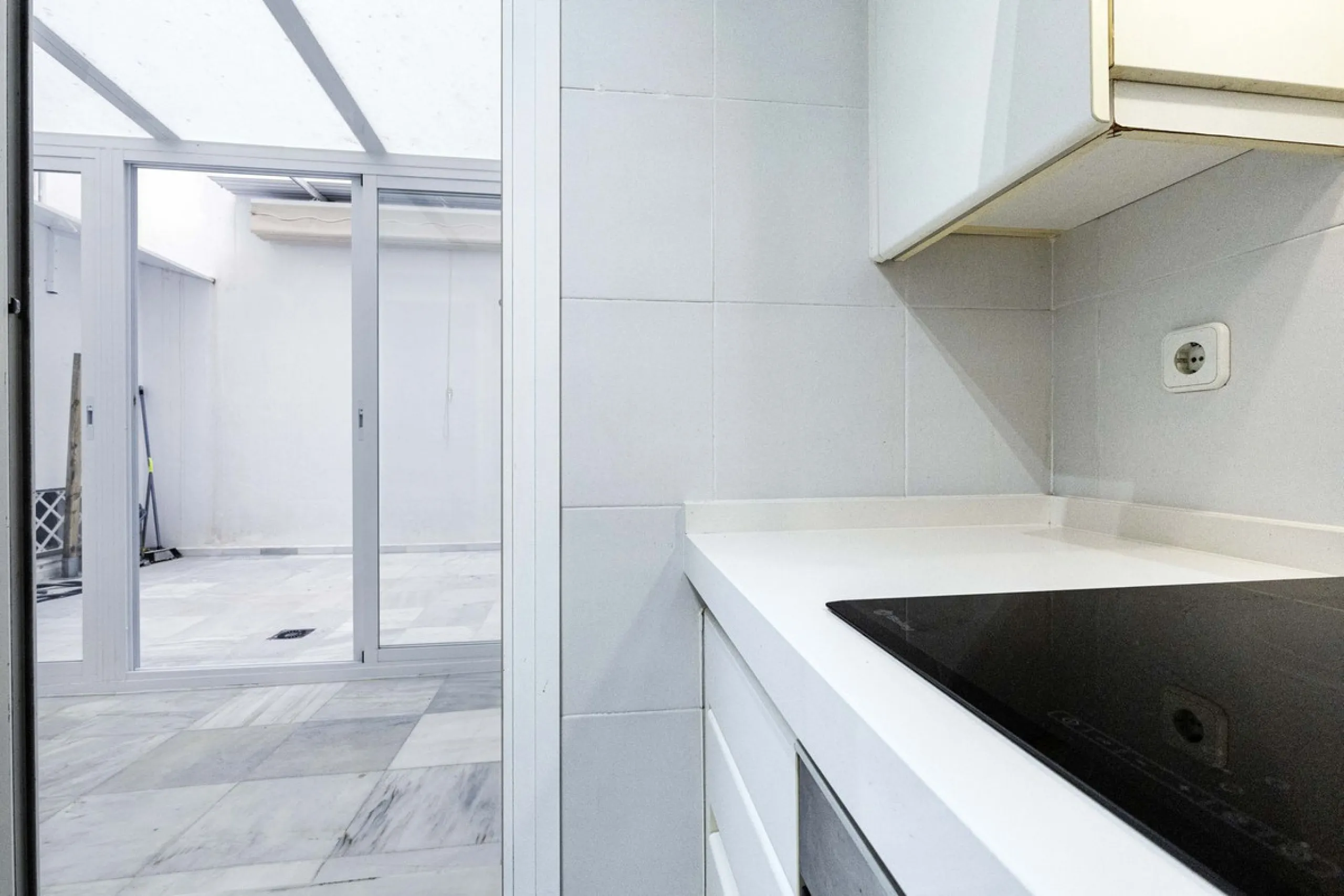 Beautiful duplex for sale in Marbella, Marbella with 3 bedrooms, 3 bathrooms, 1 terrace, 1 garage, 0.00 m2 of living space, 0.00 m2 built, 2nd hand with high-quality finishes, Optional furnished, Kitchen: Fully equipped with appliances. Common areas and s