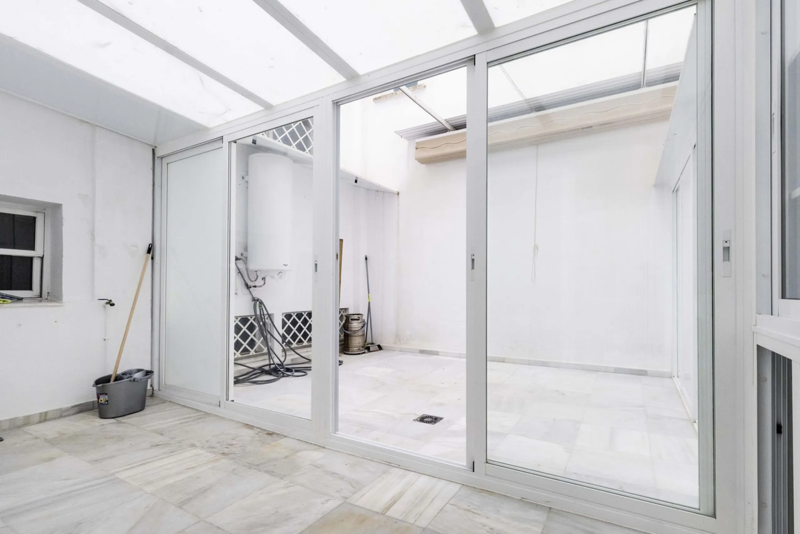 Beautiful duplex for sale in Marbella, Marbella with 3 bedrooms, 3 bathrooms, 1 terrace, 1 garage, 0.00 m2 of living space, 0.00 m2 built, 2nd hand with high-quality finishes, Optional furnished, Kitchen: Fully equipped with appliances. Common areas and s