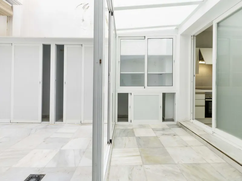 Beautiful duplex for sale in Marbella, Marbella with 3 bedrooms, 3 bathrooms, 1 terrace, 1 garage, 0.00 m2 of living space, 0.00 m2 built, 2nd hand with high-quality finishes, Optional furnished, Kitchen: Fully equipped with appliances. Common areas and s