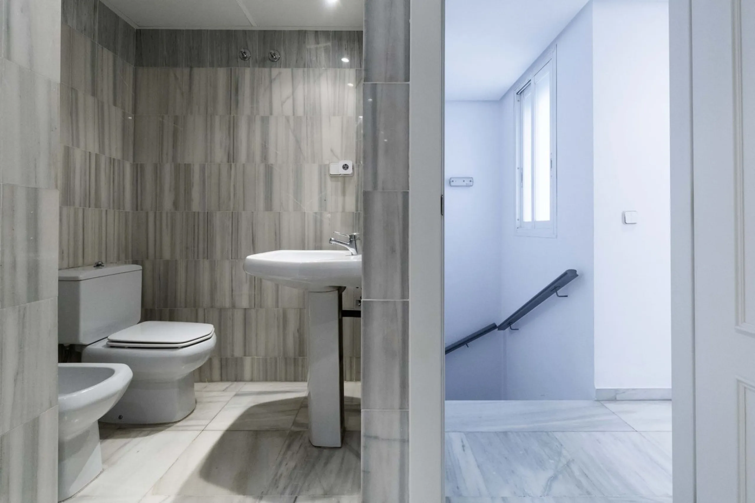 Beautiful duplex for sale in Marbella, Marbella with 3 bedrooms, 3 bathrooms, 1 terrace, 1 garage, 0.00 m2 of living space, 0.00 m2 built, 2nd hand with high-quality finishes, Optional furnished, Kitchen: Fully equipped with appliances. Common areas and s