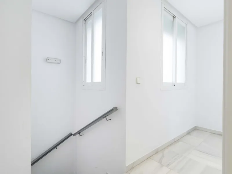 Beautiful duplex for sale in Marbella, Marbella with 3 bedrooms, 3 bathrooms, 1 terrace, 1 garage, 0.00 m2 of living space, 0.00 m2 built, 2nd hand with high-quality finishes, Optional furnished, Kitchen: Fully equipped with appliances. Common areas and s