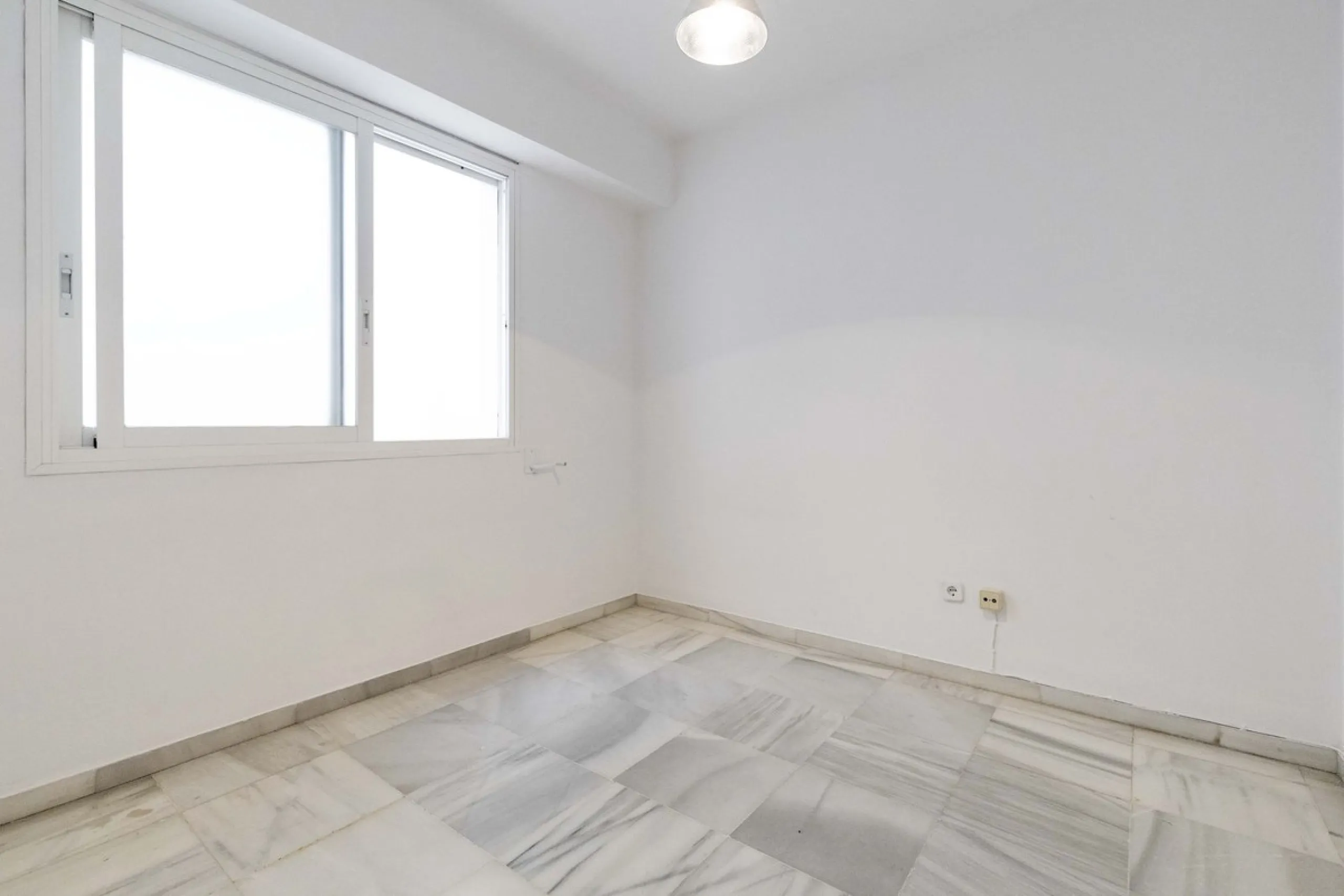 Beautiful duplex for sale in Marbella, Marbella with 3 bedrooms, 3 bathrooms, 1 terrace, 1 garage, 0.00 m2 of living space, 0.00 m2 built, 2nd hand with high-quality finishes, Optional furnished, Kitchen: Fully equipped with appliances. Common areas and s