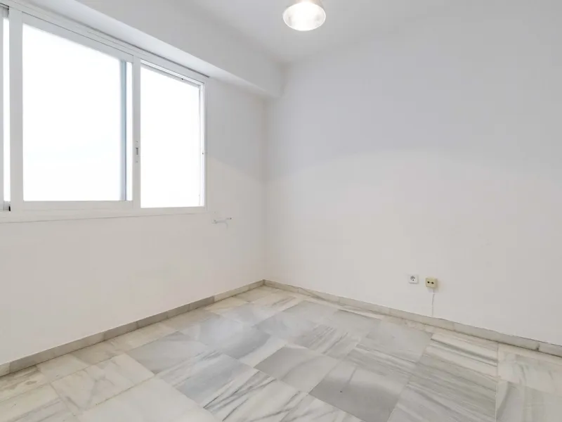 Beautiful duplex for sale in Marbella, Marbella with 3 bedrooms, 3 bathrooms, 1 terrace, 1 garage, 0.00 m2 of living space, 0.00 m2 built, 2nd hand with high-quality finishes, Optional furnished, Kitchen: Fully equipped with appliances. Common areas and s