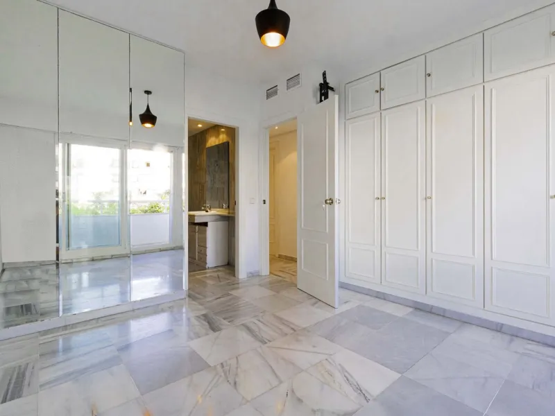 Beautiful duplex for sale in Marbella, Marbella with 3 bedrooms, 3 bathrooms, 1 terrace, 1 garage, 0.00 m2 of living space, 0.00 m2 built, 2nd hand with high-quality finishes, Optional furnished, Kitchen: Fully equipped with appliances. Common areas and s