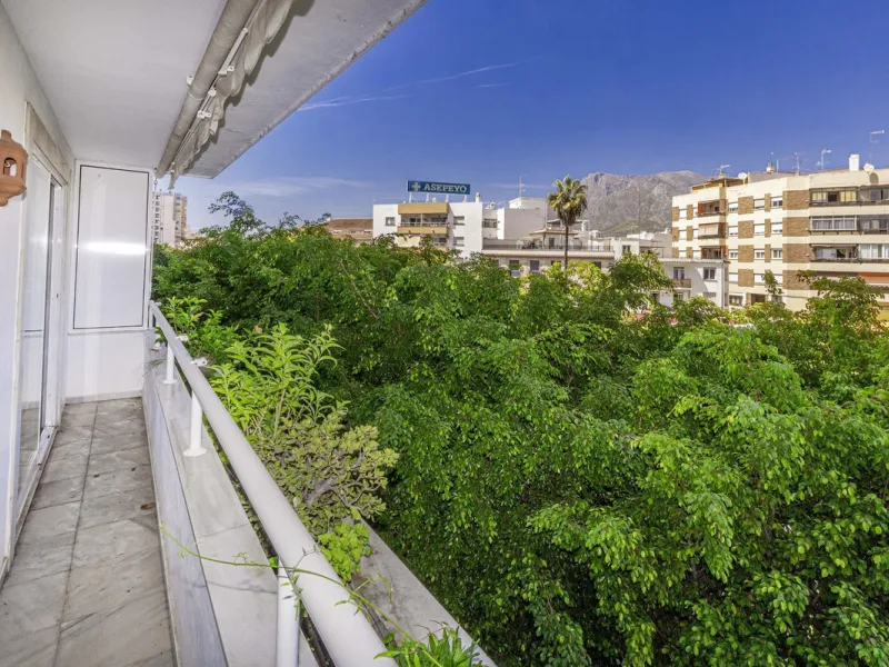 Beautiful duplex for sale in Marbella, Marbella with 3 bedrooms, 3 bathrooms, 1 terrace, 1 garage, 0.00 m2 of living space, 0.00 m2 built, 2nd hand with high-quality finishes, Optional furnished, Kitchen: Fully equipped with appliances. Common areas and s