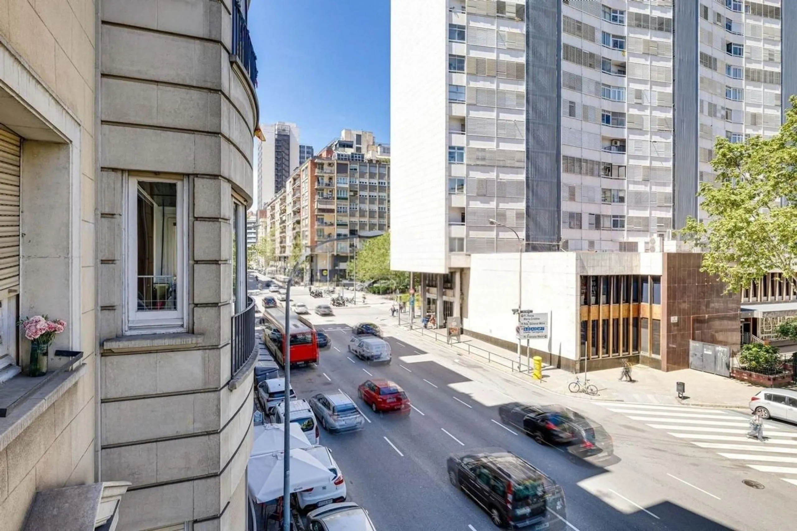 Beautifully Renovated Apartment in a Prime Barcelona Location