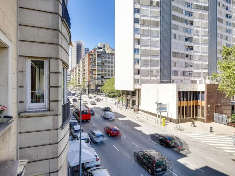 Beautifully Renovated Apartment in a Prime Barcelona Location