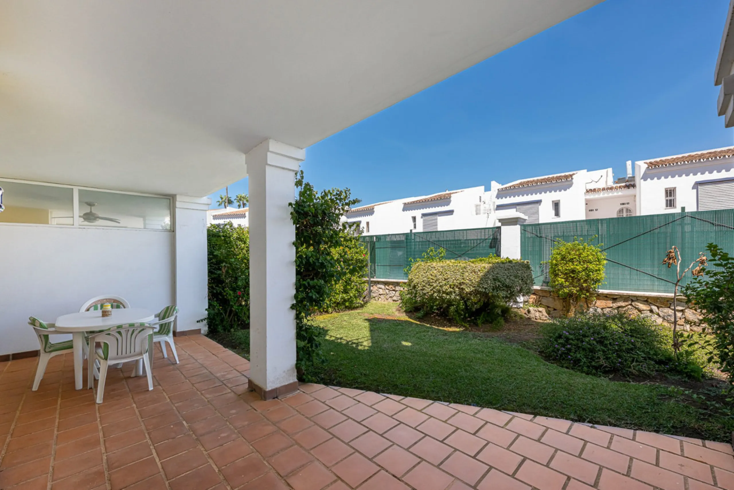 Discover this charming ground-floor apartment in the heart of Marbella's sought-after Golf Valley. Ideally positioned within walking distance of the Aloha Golf clubhouse and just a short buggy ride from the renowned Las Brisas Golf Course, this property o