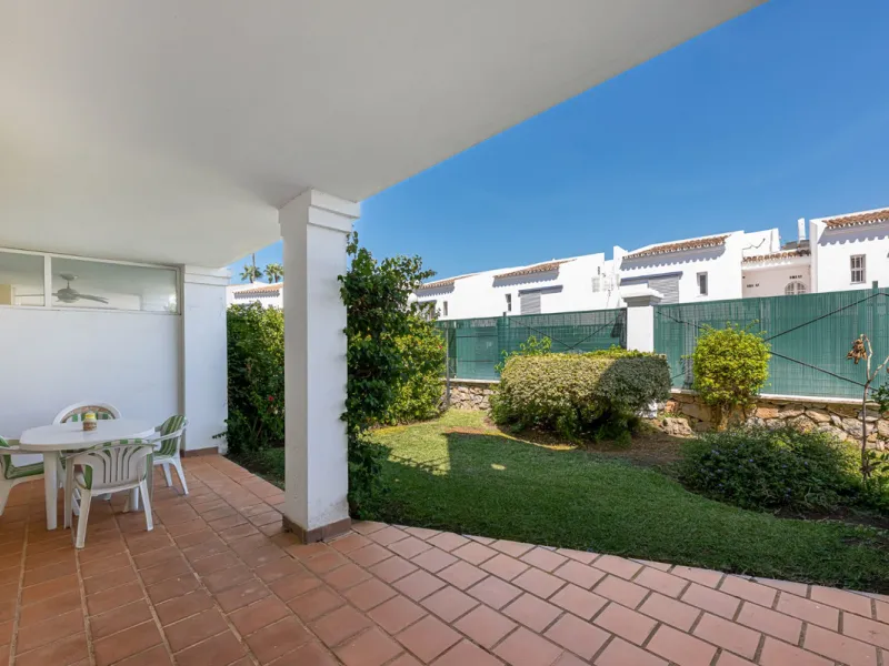 Discover this charming ground-floor apartment in the heart of Marbella's sought-after Golf Valley. Ideally positioned within walking distance of the Aloha Golf clubhouse and just a short buggy ride from the renowned Las Brisas Golf Course, this property o