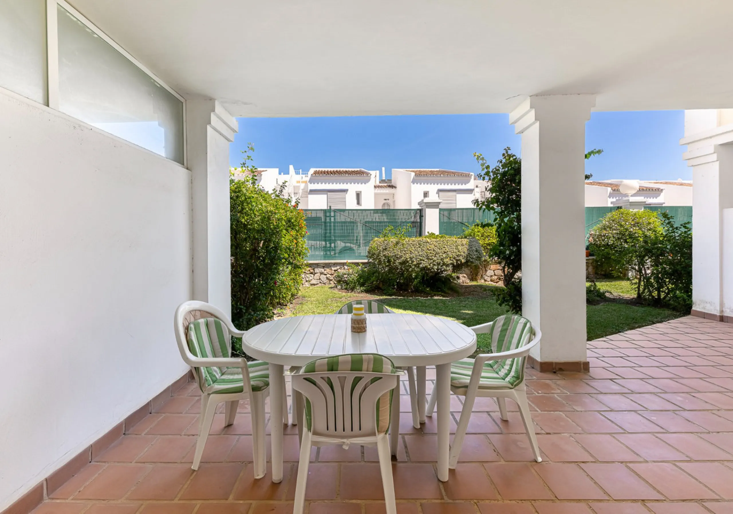 Discover this charming ground-floor apartment in the heart of Marbella's sought-after Golf Valley. Ideally positioned within walking distance of the Aloha Golf clubhouse and just a short buggy ride from the renowned Las Brisas Golf Course, this property o