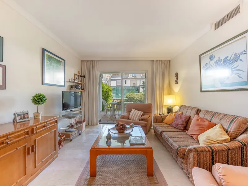 Discover this charming ground-floor apartment in the heart of Marbella's sought-after Golf Valley. Ideally positioned within walking distance of the Aloha Golf clubhouse and just a short buggy ride from the renowned Las Brisas Golf Course, this property o