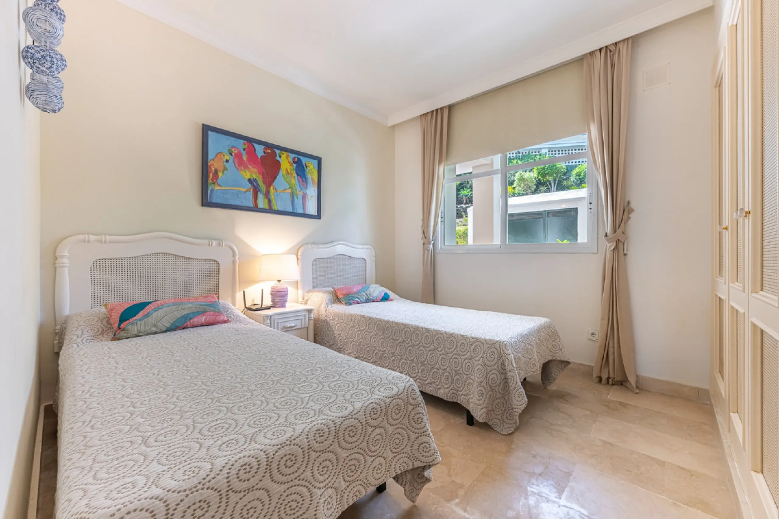 Discover this charming ground-floor apartment in the heart of Marbella's sought-after Golf Valley. Ideally positioned within walking distance of the Aloha Golf clubhouse and just a short buggy ride from the renowned Las Brisas Golf Course, this property o