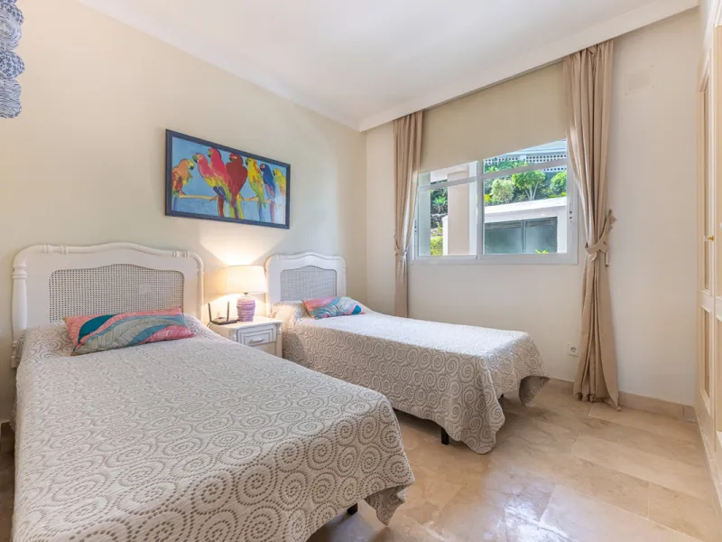 Discover this charming ground-floor apartment in the heart of Marbella's sought-after Golf Valley. Ideally positioned within walking distance of the Aloha Golf clubhouse and just a short buggy ride from the renowned Las Brisas Golf Course, this property o