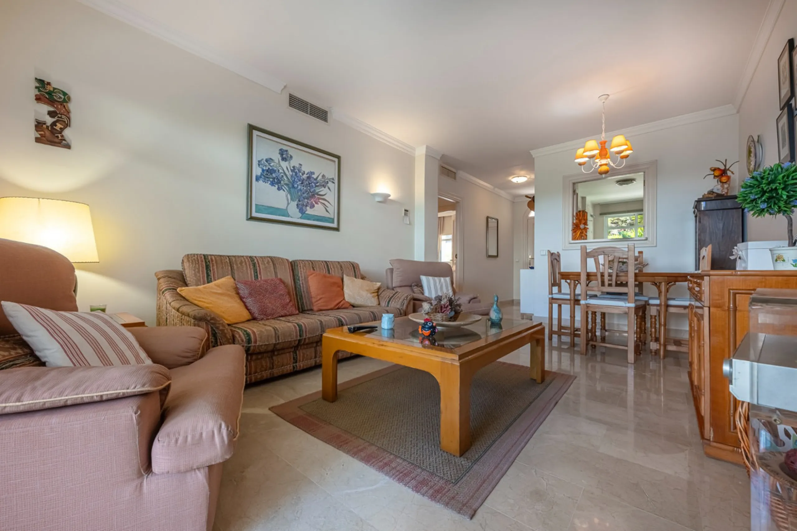Discover this charming ground-floor apartment in the heart of Marbella's sought-after Golf Valley. Ideally positioned within walking distance of the Aloha Golf clubhouse and just a short buggy ride from the renowned Las Brisas Golf Course, this property o