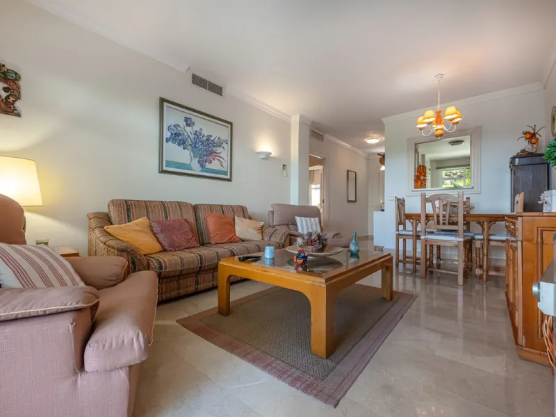 Discover this charming ground-floor apartment in the heart of Marbella's sought-after Golf Valley. Ideally positioned within walking distance of the Aloha Golf clubhouse and just a short buggy ride from the renowned Las Brisas Golf Course, this property o