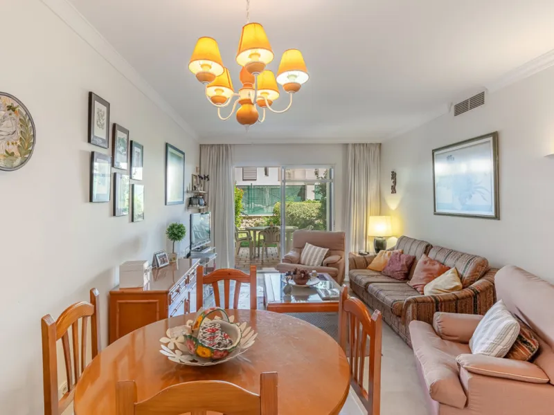 Discover this charming ground-floor apartment in the heart of Marbella's sought-after Golf Valley. Ideally positioned within walking distance of the Aloha Golf clubhouse and just a short buggy ride from the renowned Las Brisas Golf Course, this property o