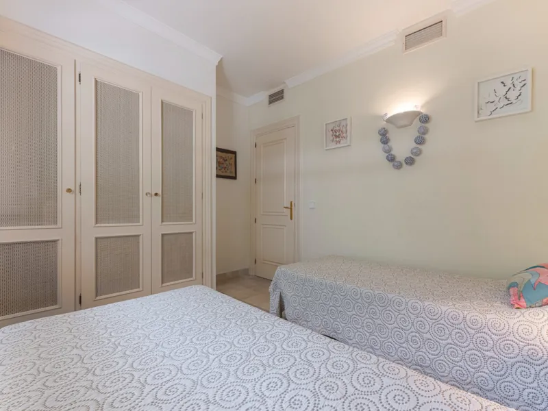 Discover this charming ground-floor apartment in the heart of Marbella's sought-after Golf Valley. Ideally positioned within walking distance of the Aloha Golf clubhouse and just a short buggy ride from the renowned Las Brisas Golf Course, this property o