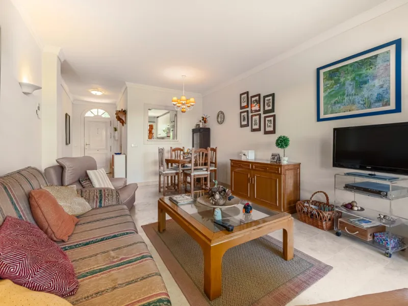 Discover this charming ground-floor apartment in the heart of Marbella's sought-after Golf Valley. Ideally positioned within walking distance of the Aloha Golf clubhouse and just a short buggy ride from the renowned Las Brisas Golf Course, this property o