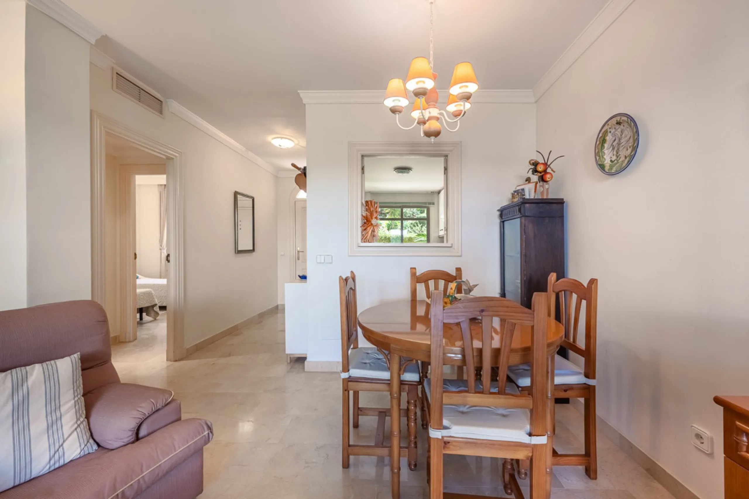 Discover this charming ground-floor apartment in the heart of Marbella's sought-after Golf Valley. Ideally positioned within walking distance of the Aloha Golf clubhouse and just a short buggy ride from the renowned Las Brisas Golf Course, this property o
