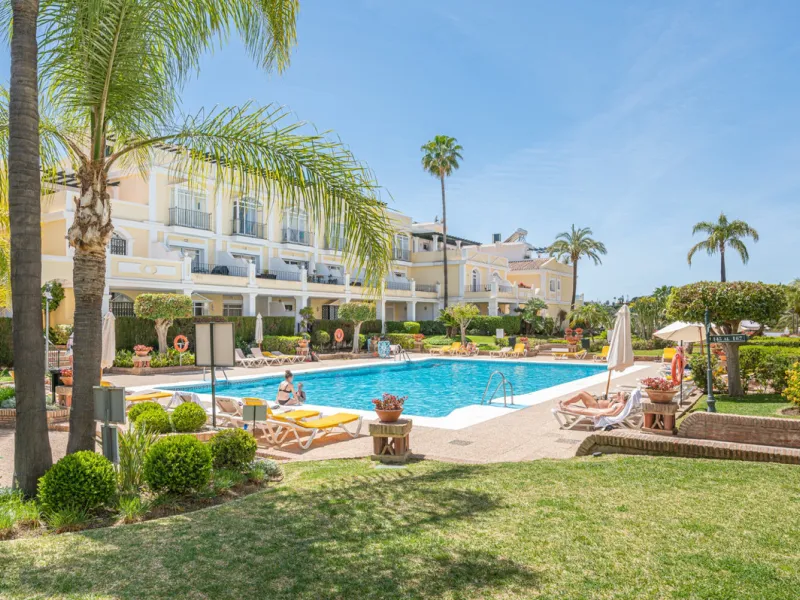 Discover this charming ground-floor apartment in the heart of Marbella's sought-after Golf Valley. Ideally positioned within walking distance of the Aloha Golf clubhouse and just a short buggy ride from the renowned Las Brisas Golf Course, this property o