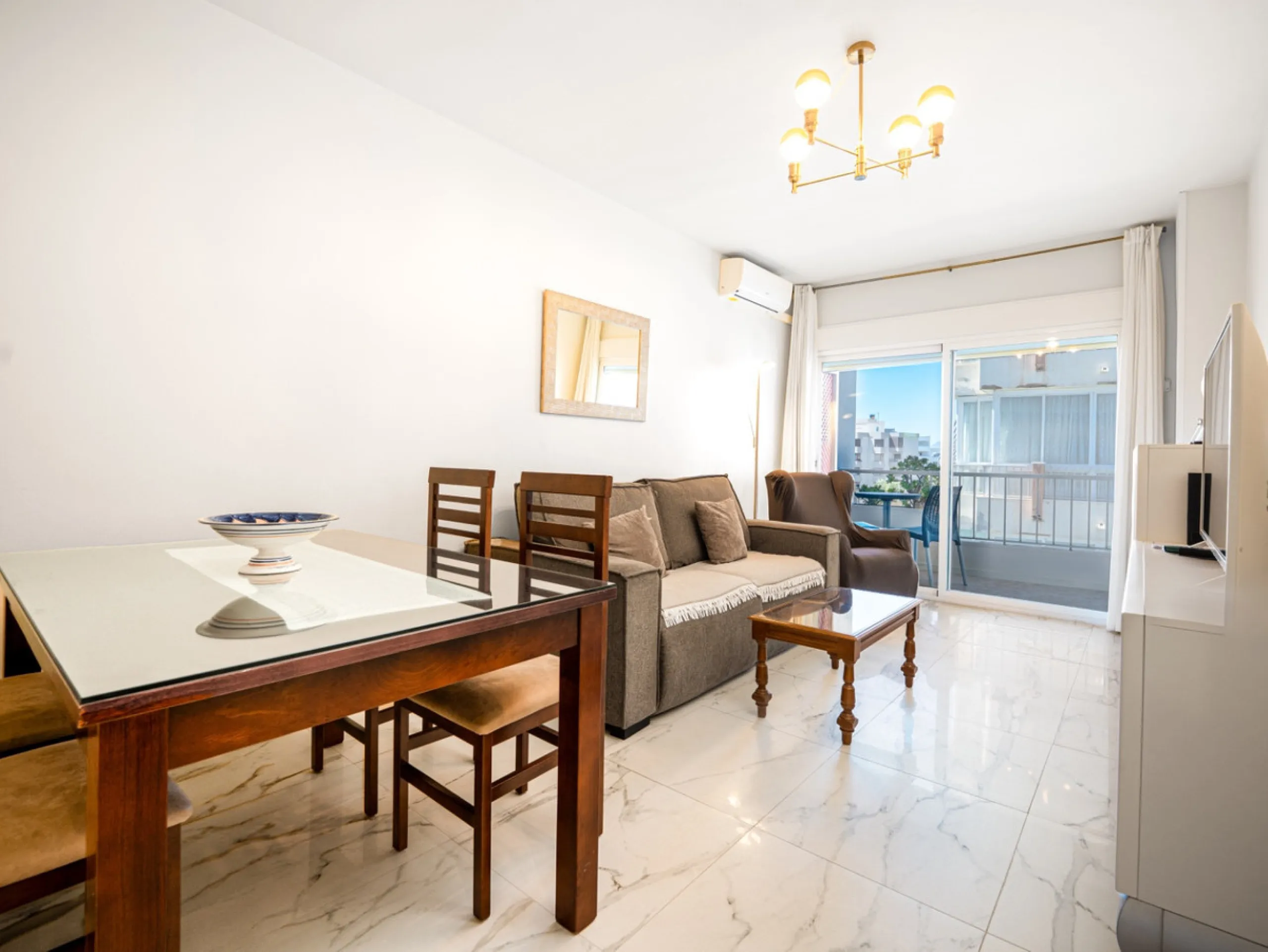 Apartment - Middle Floor Apartment в продаже в Marbella, Málaga. В доме 1 спален и 1 ванных комнат. Площадь дома 56 м²