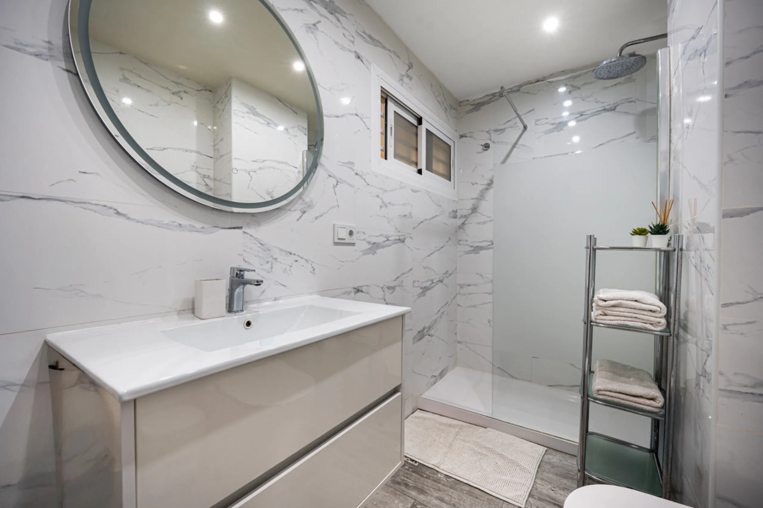 Apartment - Middle Floor Apartment в продаже в Marbella, Málaga. В доме 1 спален и 1 ванных комнат. Площадь дома 56 м²